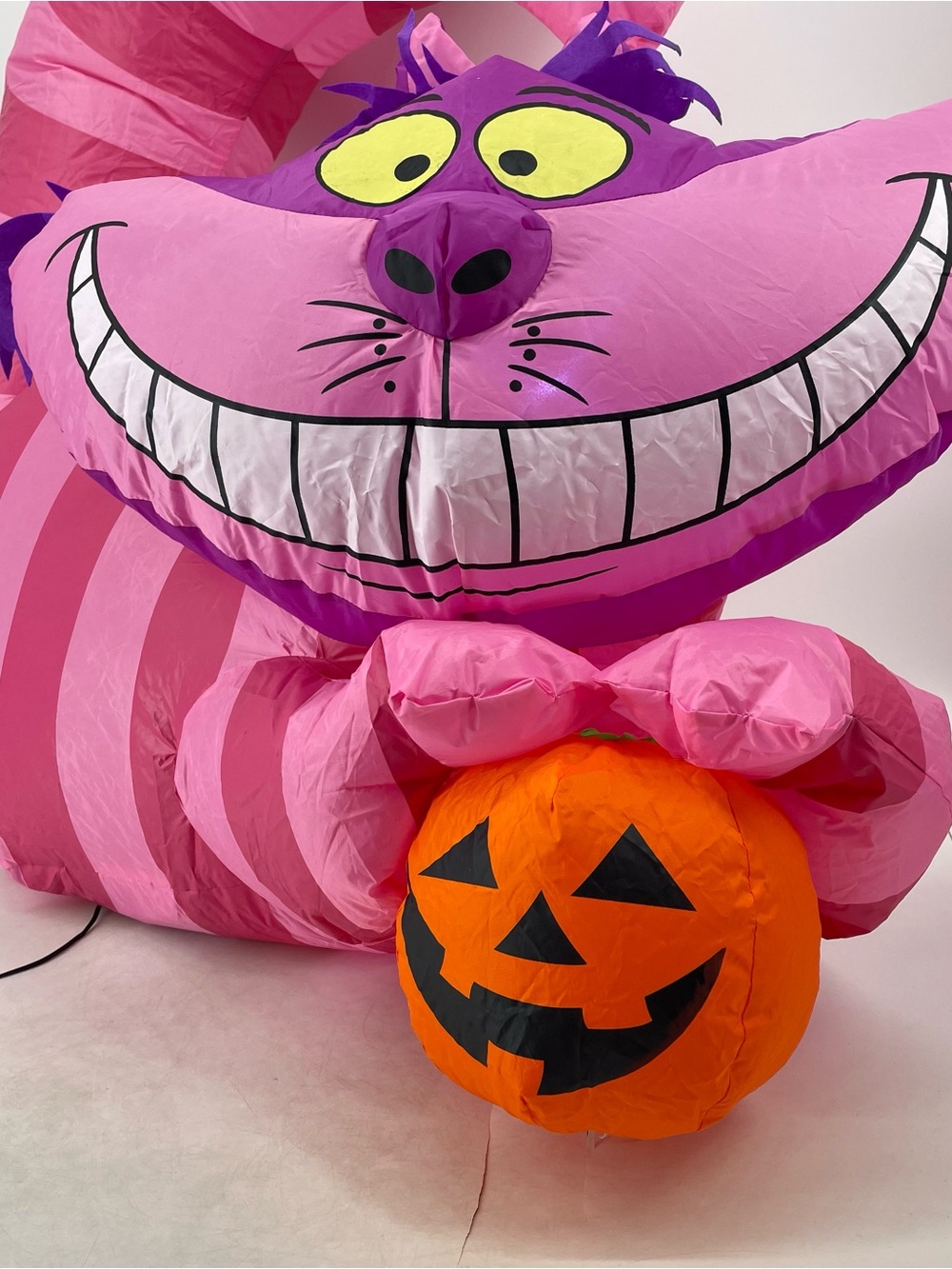 Disney 3.51-ft Lighted Disney Alice in Wonderland Cheshire Cat Inflatable - Picture 3 of 7